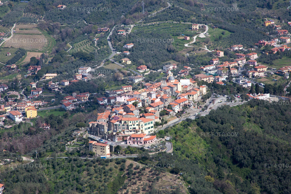 Aerial view: View of the town in Nicola in the state Liguria, Italy. – Photo: IMG_087157.jpg taken on 04/04/2016 by Werner Riehm/FLY-FOTO.com – Resolution of the original: 5472 x 3648 px