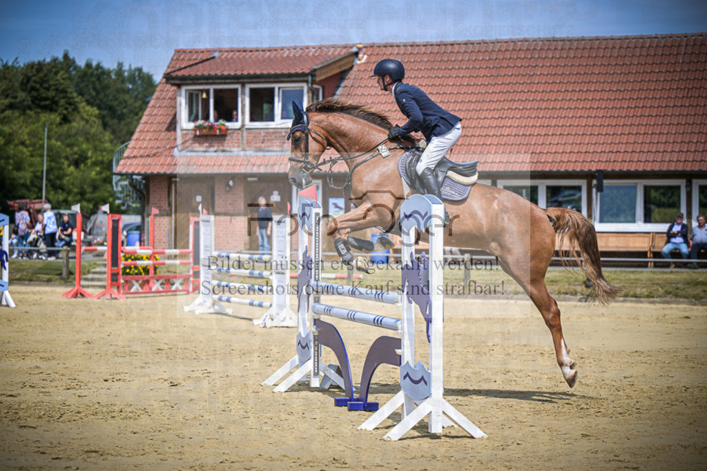 DOS_8425 | Entdecke hochwertige Reitturnierfotos von Foto Oger. Professionell, emotional und authentisch – jetzt Lieblingsmomente im Shop bestellen.Deutschlandweite Turnierfotografie. - Realisiert mit Pictrs.com