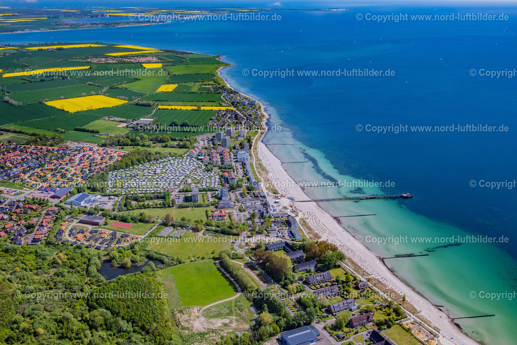 Grossenbrode_ELS_4449150522 | GROßENBRODE 15.05.2022 Ortsansicht an der Meeres-Küste der Ostsee in Großenbrode im Bundesland Schleswig-Holstein. // Townscape on the seacoast of Baltic Sea in Grossenbrode in the state Schleswig-Holstein. Foto: Martin Elsen
