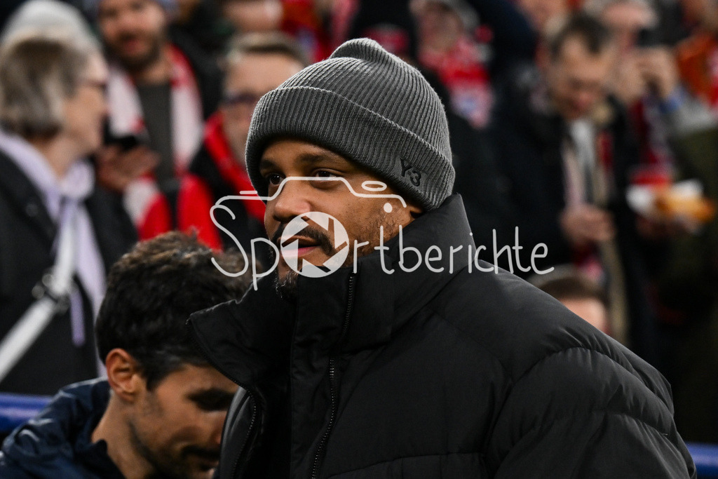 FC Bayern München - Sporting Lissabon | MUNICH, GERMANY - 09. DECEMBER: im Bild Vincent KOMPANY Trainer FC Bayern München vor dem Match zwischen dem FC Bayern München und Sporting Lissabon am 6. Spieltag der UEFA Champions League Ligaphase in der Allianz Arena
