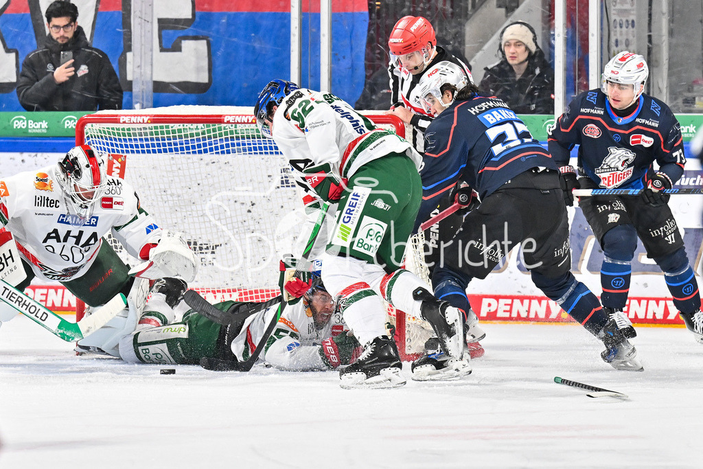 Nürnberg Ice Tigers - Augsburger Panther | NUREMBERG, GERMANY - 23. JANUARY: gemeinsam können die Panther um Peyton JONES (Augsburger Panther 41) einen Gegentreffer verhindern, Ryan BUTTON (Augsburger Panther 55), Thomas SCHEMITSCH (Augsburger Panther 62), Timo BAKOS (Nürnberg Ice Tigers 22) während dem Match zwischen den Nürnberg Ice Tigers und den Augsburger Panthern am 42. Spieltag der Penny DEL in der PSD Bank Nürnberg Arena
