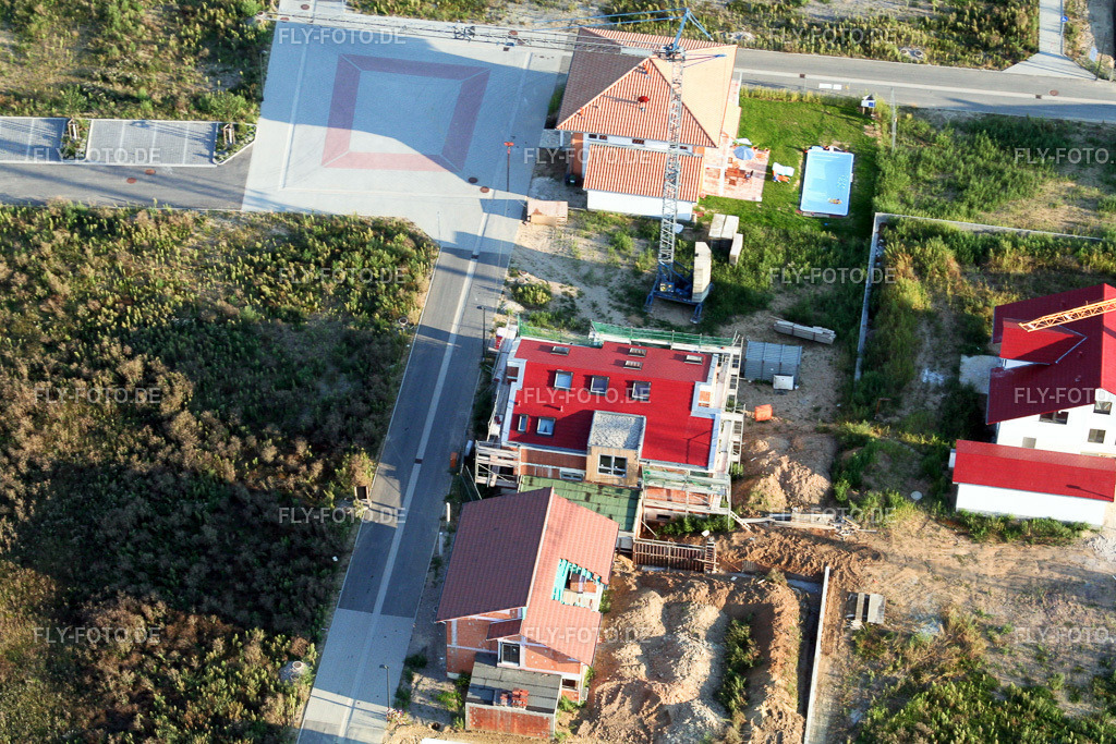 Neubaugebiet Am Höhenweg | Luftbild: Neubaugebiet Am Höhenweg in Kandel im Bundesland Rheinland-Pfalz in Deutschland. Foto: IMG_7412.jpg vom 25.08.2007 durch Werner Riehm/FLY-FOTO.de - Realisiert mit Pictrs.com