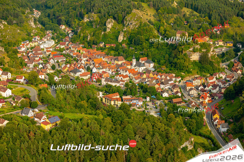 Das Luftbild zeigt :  Pottenstein - Die Luftaufnahme wurde 2024 vom UL-Flugzeug aus erstellt ( keine Drohne ) - Hochauflösende Luftaufnahme - Für grossformatige Ausdrucke geeignet. Die Geschenkidee !Mit Lizenz und Bildrechte bestellbar