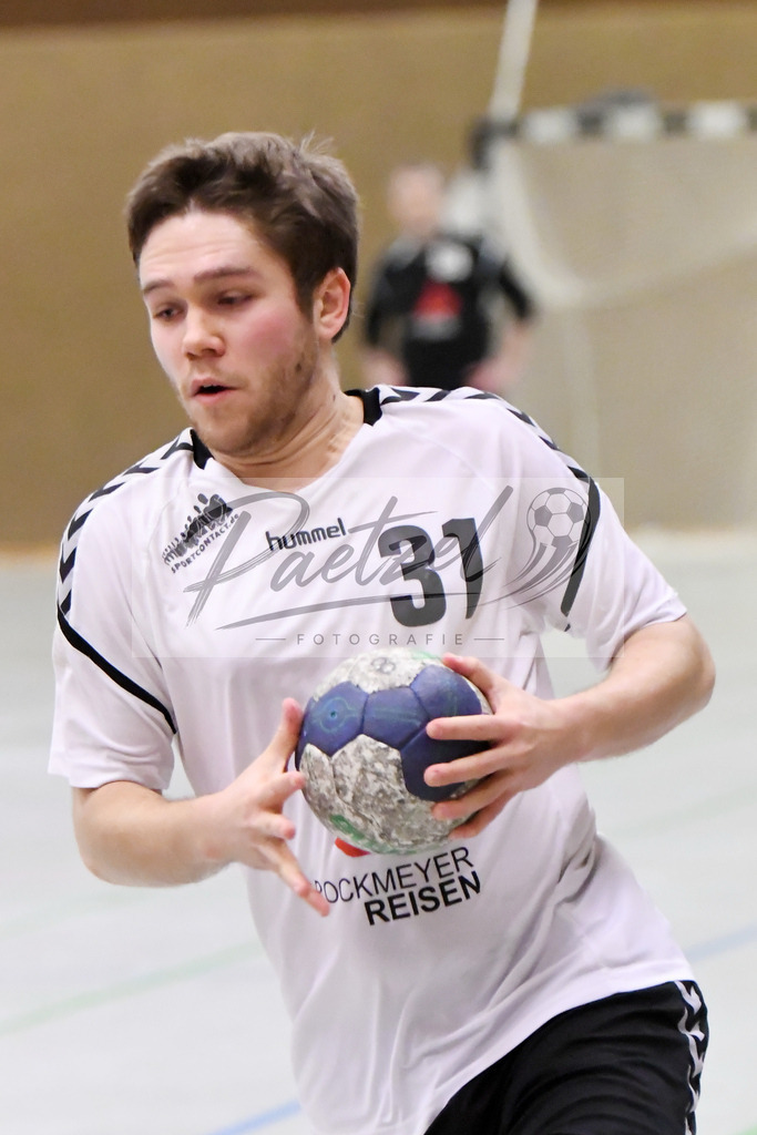 20200125_TEURWD_0056 | Handball, Herren:   beim Spiel der Landesklasse Süd zwischen SG Teuto Handball vs. RW Damme am 25.01.2020 in der Sporthalle-Gellenbeck in Hagen a.T.W., Deutschland.(Foto von Nico Paetzel) - Realisiert mit Pictrs.com