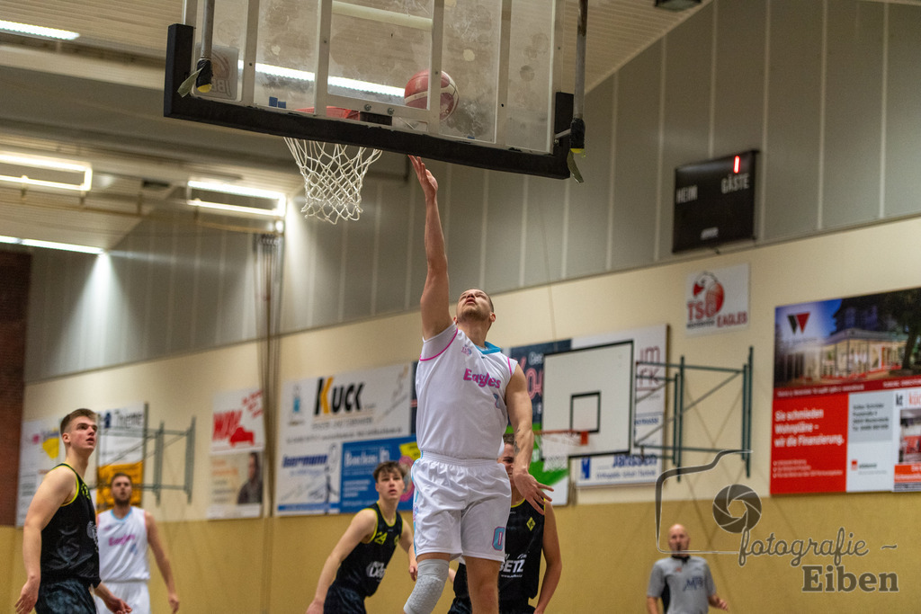 TSG Westerstede 3-VFL Löningen | TSG Westerstede 3 (weiß)-VFL Löningen (schwarz) am 14.01.2024; in Westerstede (Hössensporthalle), Photo: Philip Eiben 2023 - Realisiert mit Pictrs.com