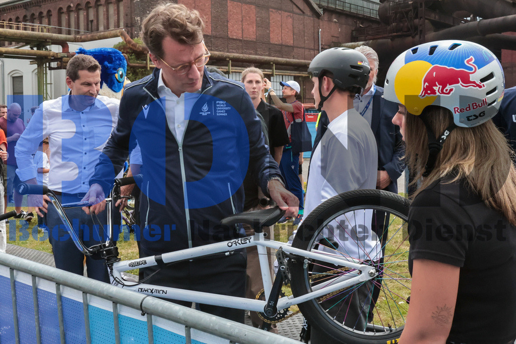 SES_TTG3X320250717-161 | bond - Realisiert mit Pictrs.com