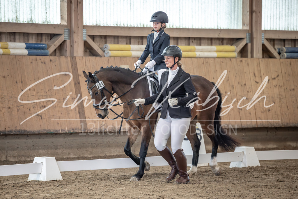 20251011-_3LI8607 | Tierfotografie Pferde, Hunde, Katzen, Haustiere.
Turnierfotografie Reitturniere, Reiten, Springreiten, Dressur in Hanau, dem Main-Kinzig-Kreis und dem Rhein-Main- Gebiet um Frankfurt