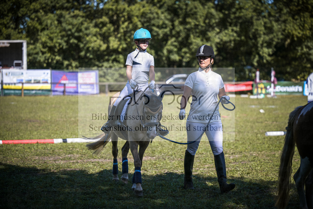 DOS_0207 | Entdecke hochwertige Reitturnierfotos von Foto Oger. Professionell, emotional und authentisch – jetzt Lieblingsmomente im Shop bestellen.Deutschlandweite Turnierfotografie. - Realisiert mit Pictrs.com