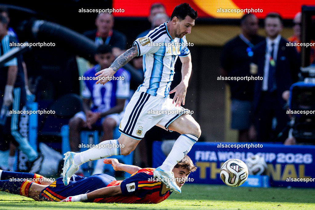 FOOTBALL : Argentine vs Espagne – Finale de la Coupe du Monde FIFA 2026. New York New Jersey Stadium, East Rutherford, New Jersey, États-Unis. 19/07/2026. | Lionel Messi #10 (Argentine) et Pau Cubarsí #22 (Spain)