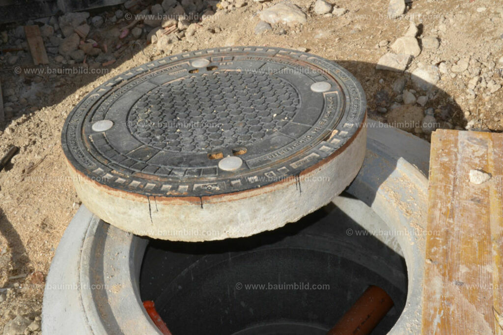 bib-lg03-abwasserkanal-0108 | Nach LV-Leistungsgruppen sortierte Detailfotos über den Bau eines Hauses. Alle Hausbau-Bilder direkt vom Urheber und Autor der Website Haus-Selber-Bauen.com