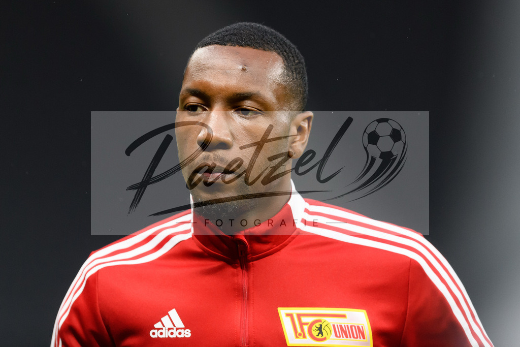 FCUKUO20210826_066 | Fussball, Herren: Sheraldo Becker (1.FC Union Berlin) schaut beim Spiel der UEFA Conference League zwischen 1. FC Union Berlin und Kuopion PS im Olympiastadion am 26.08.2021 in Berlin, Deutschland. - Realisiert mit Pictrs.com