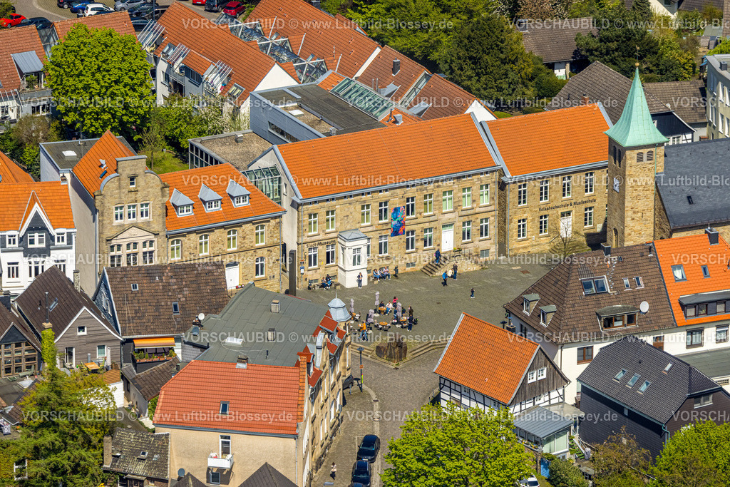 Hattingen230407013 | Luftbild, Stadtmuseum Hattingen, Marktplatz, Außengastronomie, Blankenstein, Hattingen, Ruhrgebiet, Nordrhein-Westfalen, Deutschland