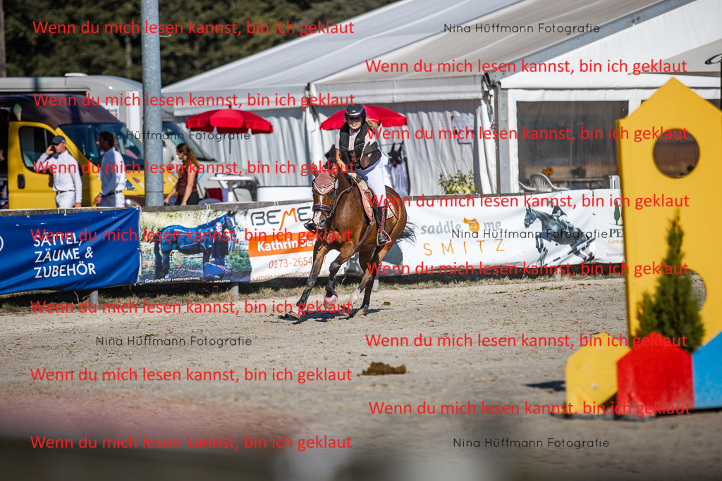 BK1A8097 | Turnierbilder Turnierfotos Nina Hüffmann Turnierfotografie Pferdefotografie Tierzeichnung Haustierzeichnung Pferdezeichnung Hundezeichnung Videograf  - Realisiert mit Pictrs.com