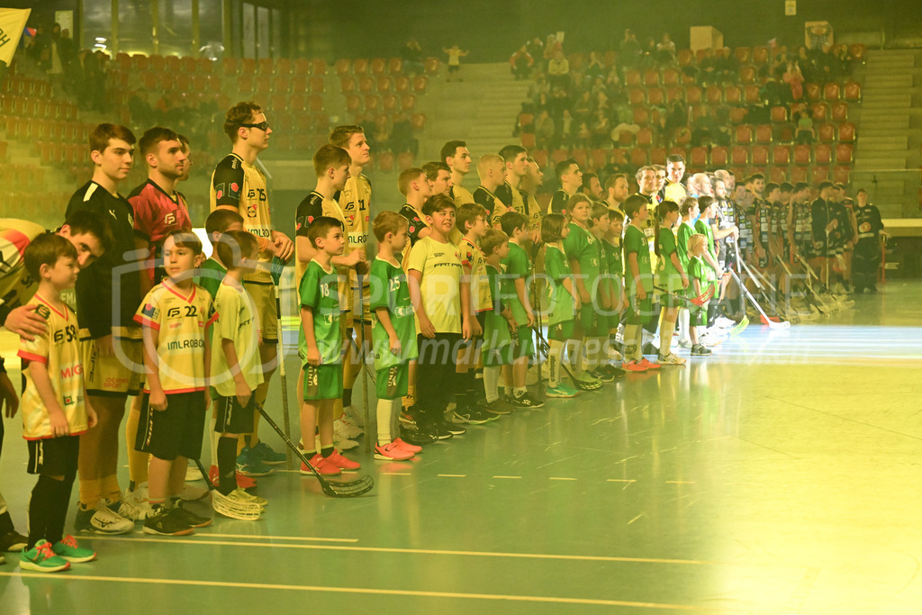 HC Rychenberg vs Tigers Langnau - 11. Dezember 2022 | HC Rychenberg vs Tigers Langnau
AXA Arena, Winterthur
Die Teams vor dem Spiel.
Bild: Sportfotografie Markus Aeschimann | www.markus-aeschimann.ch - Realisiert mit Pictrs.com