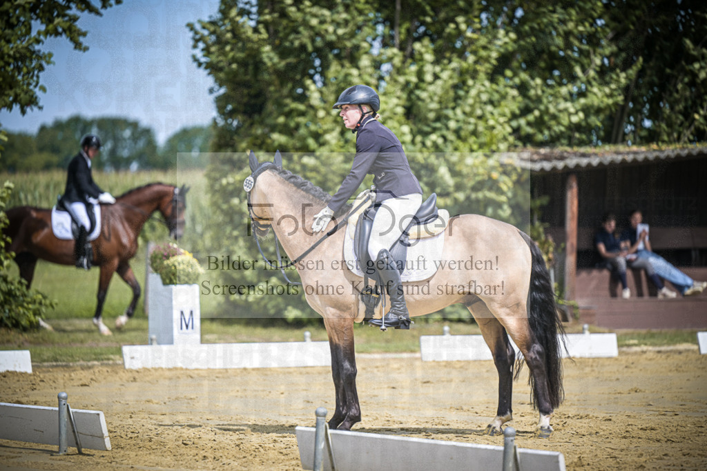 DOS_0401 | Entdecke hochwertige Reitturnierfotos von Foto Oger. Professionell, emotional und authentisch – jetzt Lieblingsmomente im Shop bestellen.Deutschlandweite Turnierfotografie. - Realisiert mit Pictrs.com