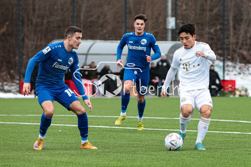 FC Bayern Amateure - Bahlinger SC | LEE (FCB #8) am Ball / erzielt das 1-0
