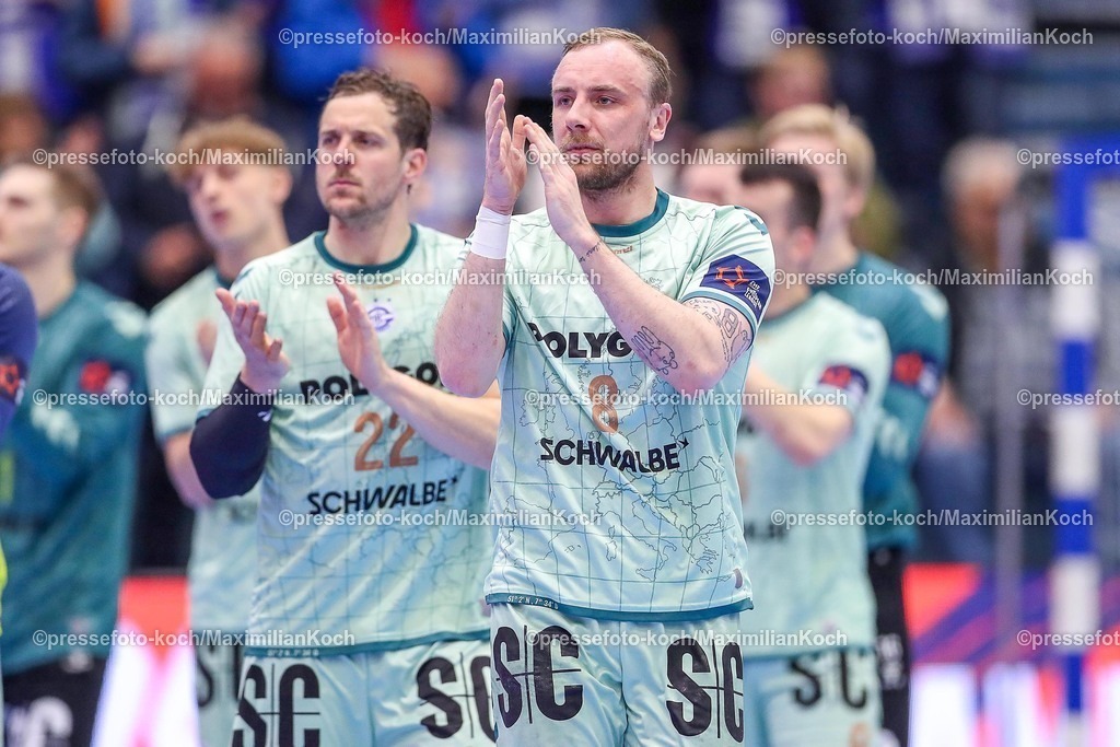 Gum25032501131 | 25.03.2025, Handball, European League - Play-Offs, VfL Gummersbach - MT Melsungen, Schwalbe-Arena: Abschlussjubel nach dem 29:26 Sieg für Gummersbach. Lukas Blohme (GUM #8) 