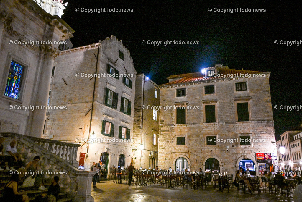 Kroatien_ Dubrovnik_ 10.10.2023-12 | 10.10.2023, Kroatien, HRV, Dubrovnik im Bild Dubrovnik bei Nacht, Gastronomie Tourismus, Sehenswuerdigkeiten



eine Stadt im suedlichen Kroatien an der Adriakueste in der Gespannschaft Dubrovnik-Nereveta. Die Altstadt wurde im Jahr 1979 von der UNESCO in die Liste des Weltkulturerbes aufgenommen.