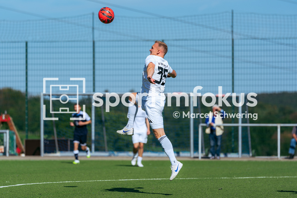 SV Jägerhaus-Linde – TSV Beyenburg | David Schumann (35, SV Jägerhaus-Linde) beim Kopfball. Kreisliga A: SV Jägerhaus-Linde gegen TSV Beyenburg, Wuppertal, 27.09.2026. Endstand: 1:2 (0:1). sportimfokus / Marcel Schwering - Realisiert mit Pictrs.com