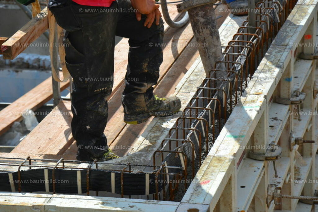 bib-lg04-betonarbeiten-0180 | Nach LV-Leistungsgruppen sortierte Detailfotos über den Bau eines Hauses. Alle Hausbau-Bilder direkt vom Urheber und Autor der Website Haus-Selber-Bauen.com