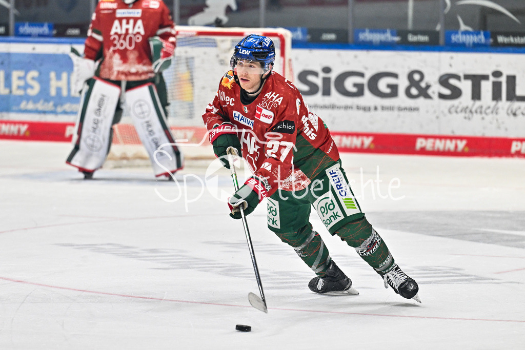 Augsburger Panther - Nürnberg Ice Tigers | AUGSBURG, GERMANY - 23. DECEMBER: am Puck Kyle MAYHEW (Augsburger Panther 27) / Einzelfoto / Freisteller während dem Match zwischen den Augsburger Panthern und den Nürnberg Ice Tigers am 31. Spieltag der Penny DEL im Curt Frenzel Stadion