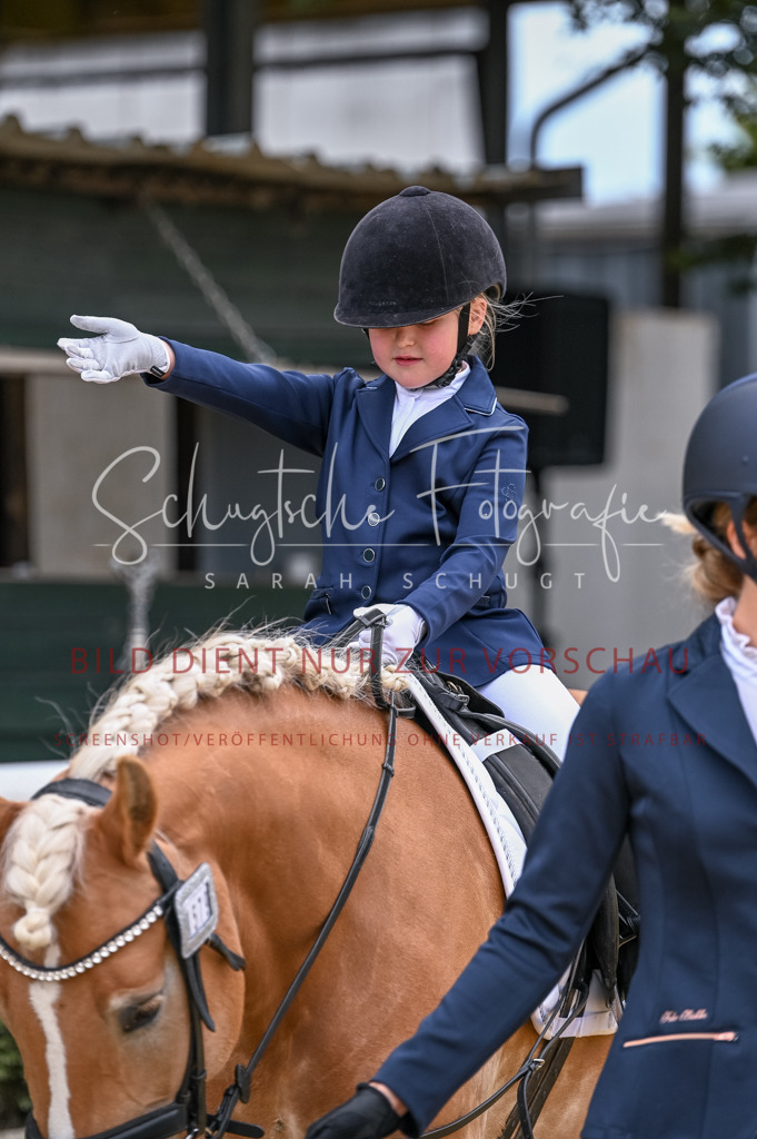 Schugtsche-Aluta25-45.FührzügelWB-11 | Schugtsche Fotografie - Realisiert mit Pictrs.com