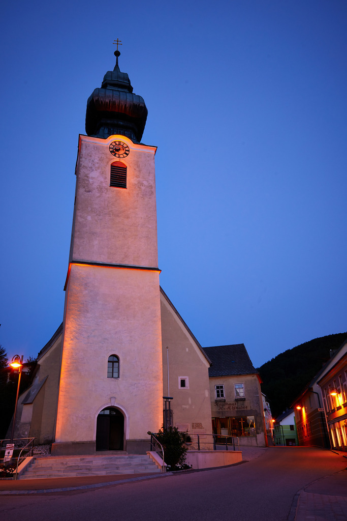 Dorfkirche am Abend | Reinsberg, Austria - August 15, 2013: Dorfkirche am Abend. - Realisiert mit Pictrs.com