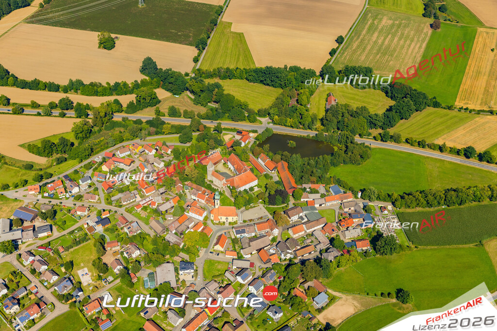 Klassische Luftaufnahme ohne Drohne zeigt:Waldau bei Vohenstrauß - Die Luftbildaufnahme wurde 2025 vom UL-Flugzeug heraus erstellt ( keine Drohne ) - Hochauflösende Luftaufnahme -Nicht vergleichbar mit Google Maps oder Satelittenbilder- Die Geschenkidee !Mit Lizenz und Bildrechte bestellbar