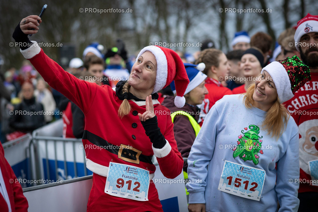 Bonner Nikolauslauf in Bonn, 08.12.2024 | Impressionen vom Bonner Nikolauslauf am 08.12.2024 in Bonn (Freizeitpark Rheinaue). Foto: BEAUTIFUL SPORTS/Axel Kohring