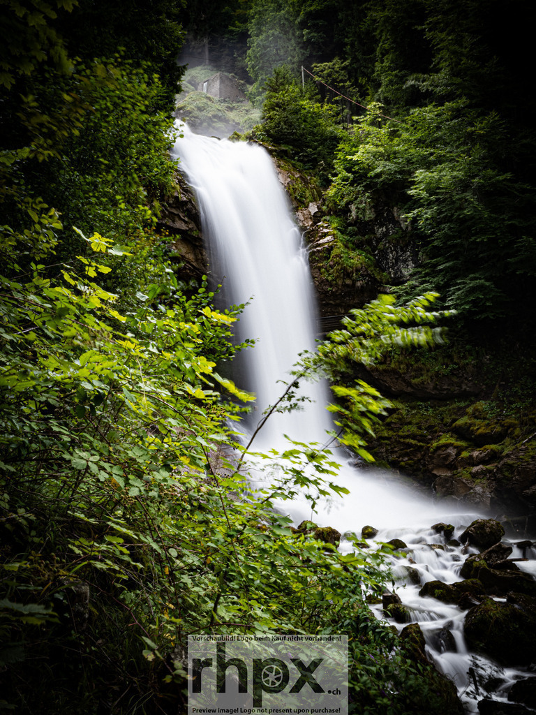Giessbach Wasserfall | Stimmungsvolle Fotokunst aus Luzern. Erlebe den Pilatus, den See und die Stadt Luzern in exklusiven Aufnahmen in der Fotogalerie & Shop. - Realisiert mit Pictrs.com