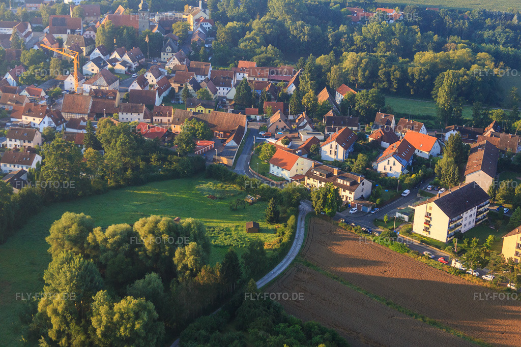 Luftbild: Weihestr im Ortsteil Frauenaurach in Erlangen im Bundesland Bayern in Deutschland. Foto: IMG_092582.jpg vom 07.08.2016 durch Werner Riehm/FLY-FOTO.de