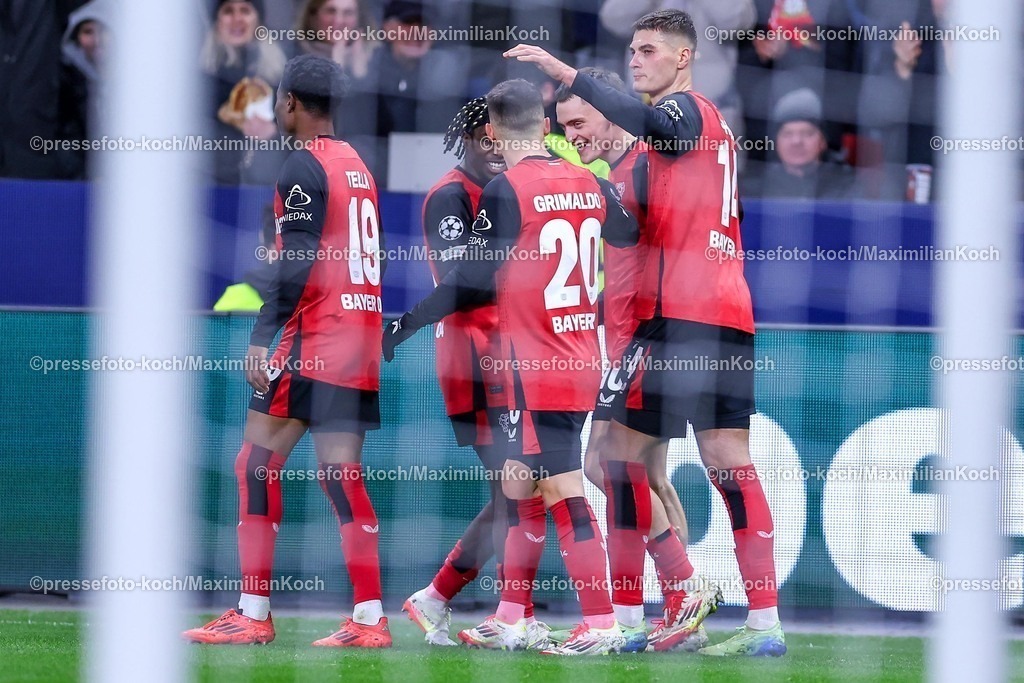 UCL29012501027 | 29.01.2025, Fußball, Bayer 04 Leverkusen - AC Sparta Prag, UEFA Champions League, 8. Spieltag, BayArena, Saison 2024 2025: Torjubel nach dem 1:0 durch Florian Wirtz (Bayer04 Leverkusen #10)