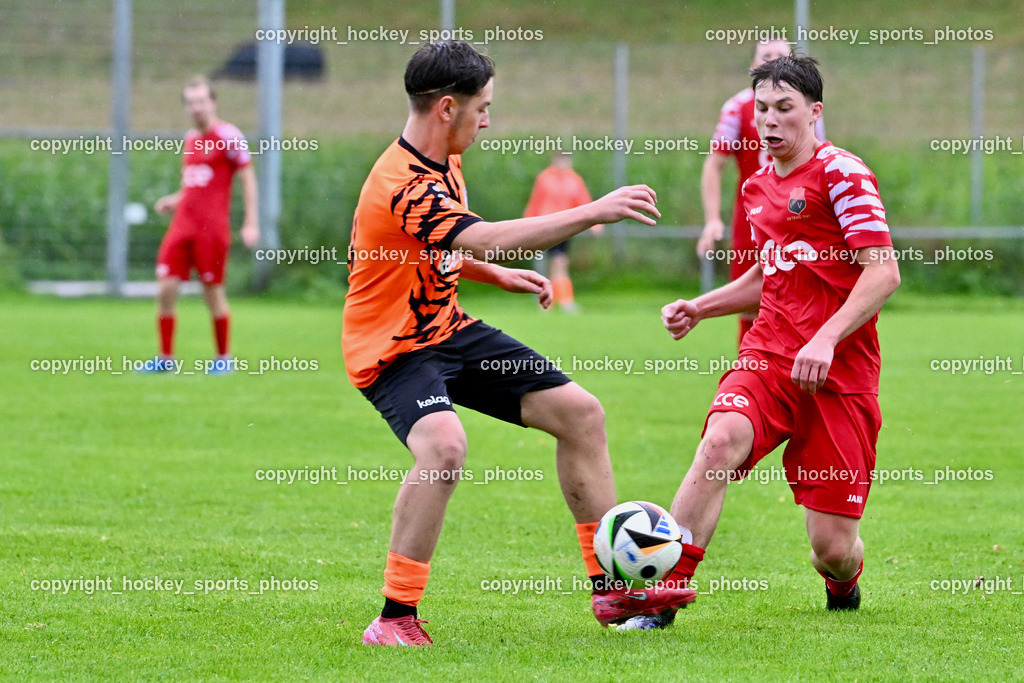 SV Viktoria Viktring vs. FC Mondi Frantschach | #10 Arnel Karahasanovic FC Frantschach, #10 Raphael Kassler SV Viktoria Viktring, SV Viktoria Viktring vs. FC Mondi Frantschach, SV Viktoria Viktring vs. FC Mondi Frantschach am 02.08.2025 in Klagenfurt (Sportplatz Viktrink), Austria, (Photo by Bernd Stefan)