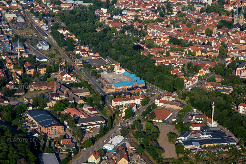 Luftbild: MÄC-GEIZ, Oskar Kämmer Schule, Kaufland Quedlinburg in Quedlinburg im Bundesland Sachsen-Anhalt in Deutschland. Foto: IMG_136313.jpg vom 15.06.2023 durch Werner Riehm/FLY-FOTO.deWWW.OKS.DE