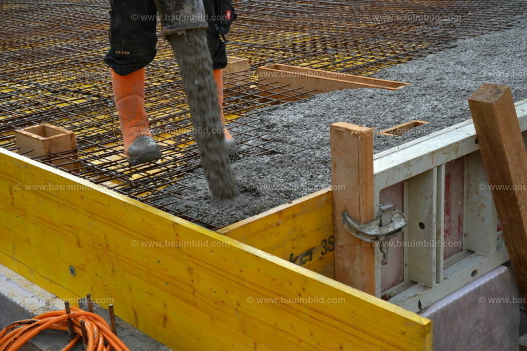 bib-lg04-betonarbeiten-0321 | Nach LV-Leistungsgruppen sortierte Detailfotos über den Bau eines Hauses. Alle Hausbau-Bilder direkt vom Urheber und Autor der Website Haus-Selber-Bauen.com