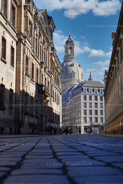 Fürstenzug_ | Fotografie Photography Dresden Photoshooting  Fotoshooting Fotografin Dresdencity Bilder  Foto Dresdenvideos Kalender Postkarten Bilderdownload Portrait Hochzeitsfotografie Familienfotos Bewerbungsbilder Studiofotografie Fotograf Dresdenbilder Business - Realisiert mit Pictrs.com