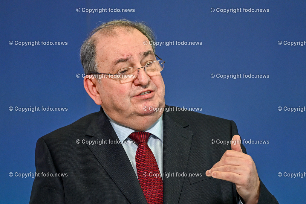Pressekonferenz Linz AG_ Investitionen Ausblick 2024_ 19.02.2024-4 | 19.02.2024, Linz AG, AUT, Pressekonferenz Linz AG, Investitionen Ausblick 2024, im Bild Erich Haider (Generaldirektor der LINZ AG)