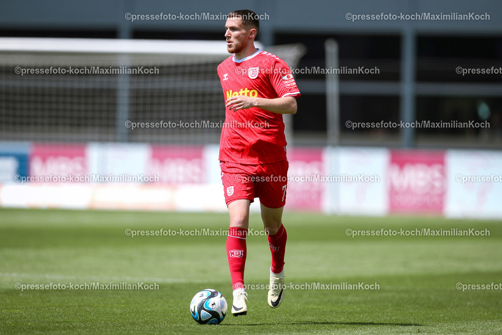 Koe3Liga11052402053 | 11.05.2024, Köln, Fußball, bwin 3. Liga Herren, Sportpark Höhenberg, 37. Spieltag, Saison 2023 2024, FC Viktoria Köln – Jahn Regensburg: Oscar Schönfelder (Jahn Regensburg). 
DFB regulations prohibit any use of photographs as image sequences and or quasi-video.