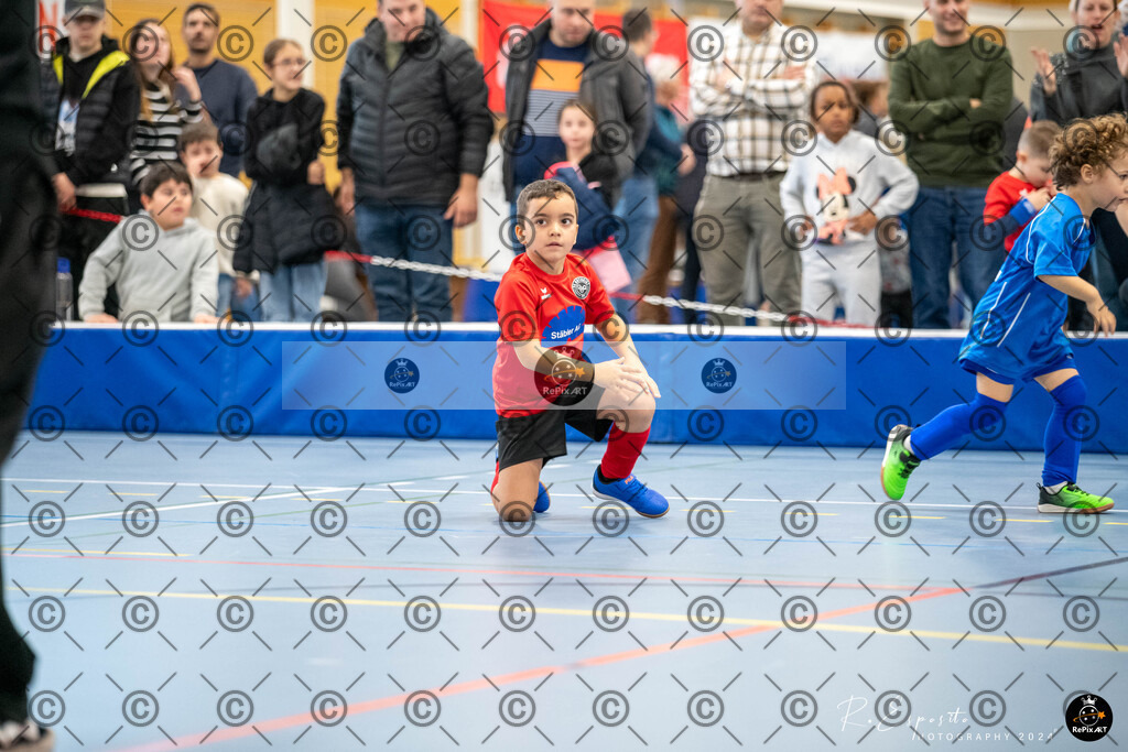 20241124_FCR-Hallenturnier-G_1_169 | Sport und Naturfotografie von Roberto Esposito zeigt echte Momente Bewegung und die Schönheit der Natur. Ausdrucksstarke Bilder schaffen Emotionen.