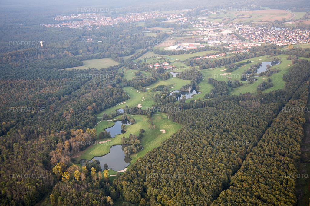 Luftbild: Soufflenheim, Golfplatz in Schirrhein im Bundesland Bas-Rhin in Frankreich. – Foto: IMG_074321.jpg vom 04.10.2014 durch Werner Riehm/FLY-FOTO.de – Auflösung des Originals: 5472 x 3648 px