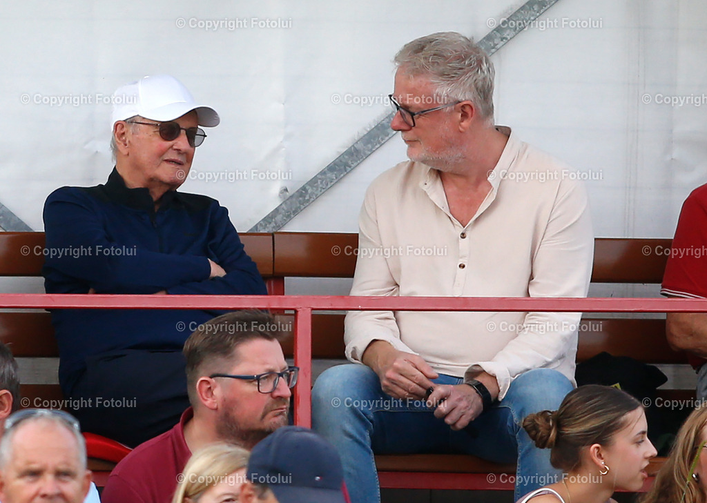 A_LUI_27082025_23 | SPORT,FUSSBALL,UNIQA OOEFB CUP 2.RUNDE,ASKOE OEDT-WSG TIROL 27.08.2025 IM BILD:FRANZ GRAD UND KRONE REDAKTUER GEORG LEBLHUBER FOTO:FOTOLUI