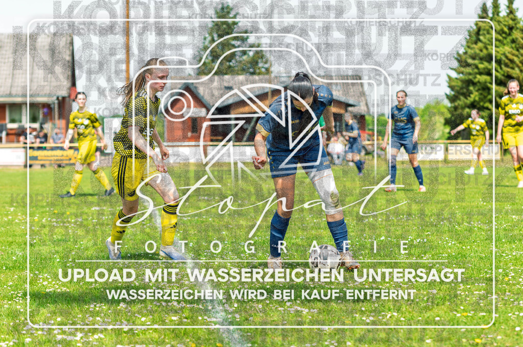 Kreisliga Damen HK - SVN Buchholz vs. SG Fulde | Berivan Colpan (#07 SVN Buchholz); Kreisliga Damen HK - SVN Buchholz vs. SG Fulde am 03.05.2026 in Sportplatz Buchholz, Buchholz (Aller) - Realisiert mit Pictrs.com