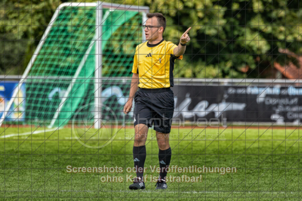 20250928_150826_0091-Bearbeitet | #,1.FC Donzdorf (rot) vs. SV Ebersbach (schwarz), Fußball, Bezirksliga - Bezirk Neckar/Fils, 06. Spieltag, Saison 2025/2026, Rasenplatz Lautertal Stadion, Süßener Straße 16, 73072 Donzdorf, 28.09.2025 - 15:00 Uhr,Foto: PhotoPeet-Sportfotografie/Peter Harich