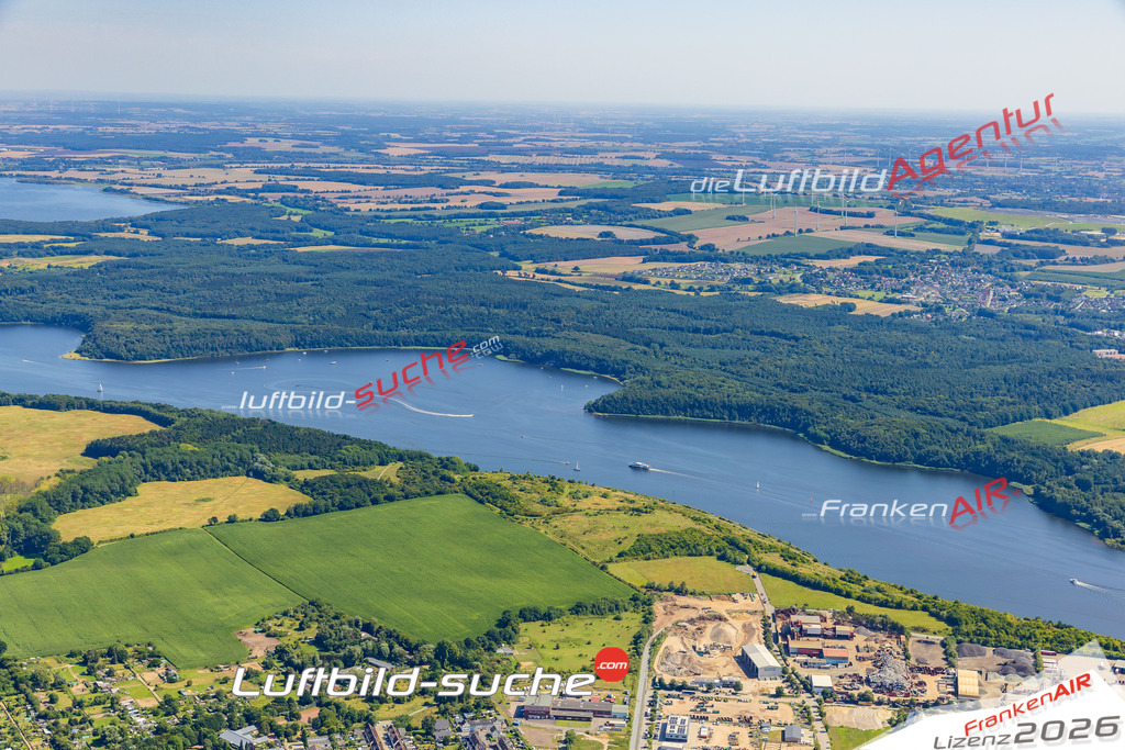 Luftaufnahme Alt Kücknitz Trave Lübeck - Die Luftaufnahme wurde 2025 vom UL-Flugzeug heraus erstellt ( ohne Drohne ) - Hochauflösende Luftaufnahme - für professionelle Ausdrucke geeignet. Die Geschenkidee !Mit Lizenz und Bildrechte bestellbar