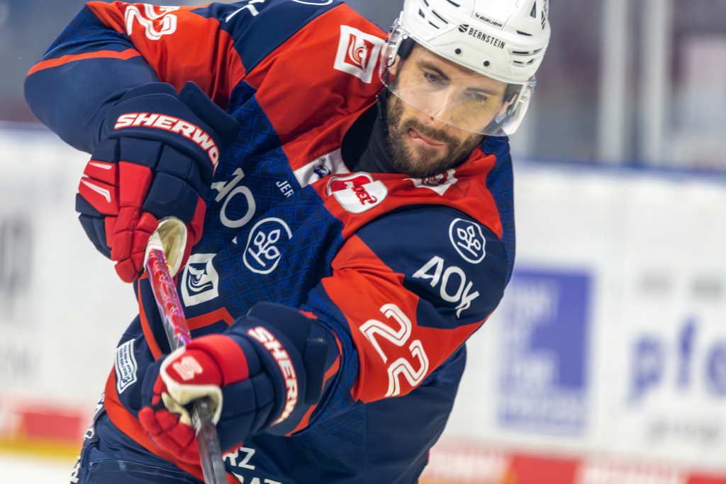 DEL, Deutsche Eishockey Liga Saison 2025/26, 20. Spieltag: Adler Mannheim gegen Dresdner Eislöwen | DEL, Deutsche Eishockey Liga Saison 2025/26, 20. Spieltag: Adler Mannheim gegen Dresdner Eislöwen***Bild: Matthias Plachta (22, Mannheim) beim Warm-Up - Realisiert mit Pictrs.com