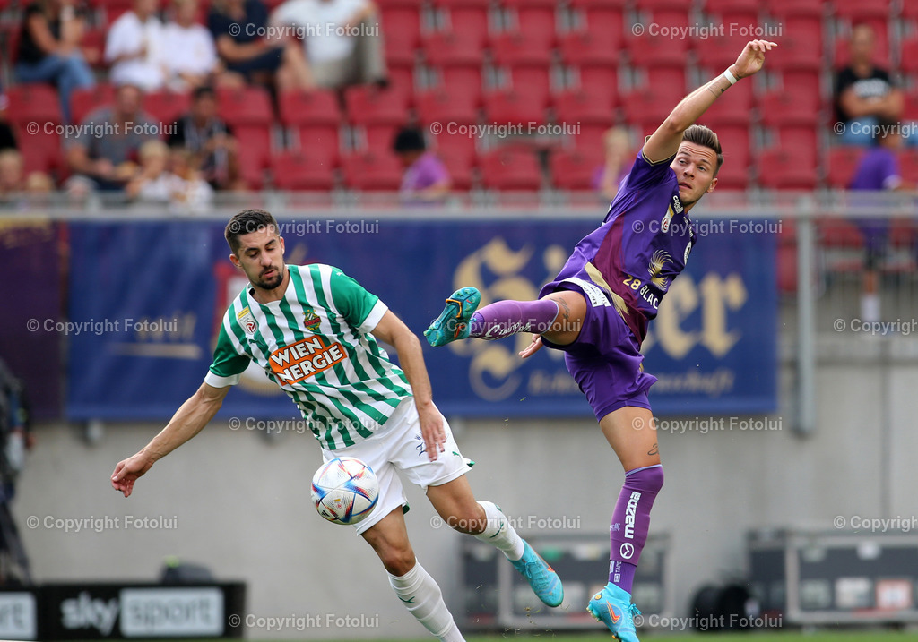 A_LUI_31072022_04 | SPORT,FUSSBALL,ADMIRAL BUNDESLIGA AUSTRIA KLAGENFURT-RAPID 31.07.2022 IM BILD: FLORIAN RIEDER  (KLAGENFURT) UND MARTIN KOSCELNIK (RAPID) FOTO: FOTOLUI/MARIO WIMMER