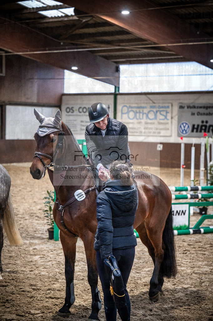 Hallenreittunier Voxtrup 2023 | Entdecke hochwertige Reitturnierfotos von Foto Oger. Professionell, emotional und authentisch – jetzt Lieblingsmomente im Shop bestellen.Deutschlandweite Turnierfotografie. - Realisiert mit Pictrs.com