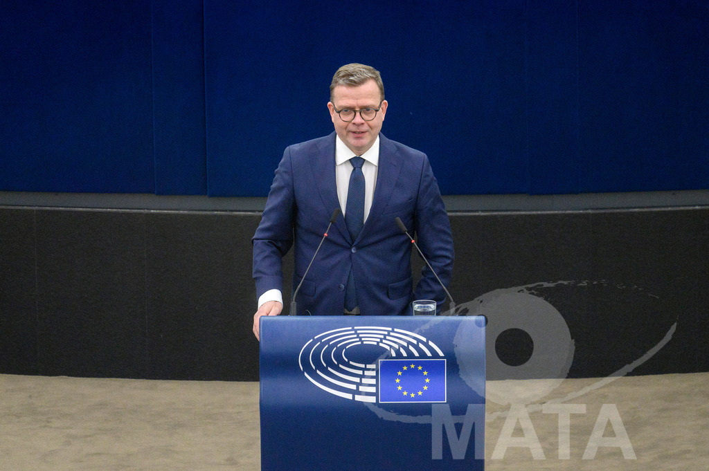 _DWI6376 | Finnischen Premierminister Petteri Orpo spricht vor dem Parlament im Plenarsaal des Europäischen Parlaments. Straßburg, 13.03.2024 - Realisiert mit Pictrs.com