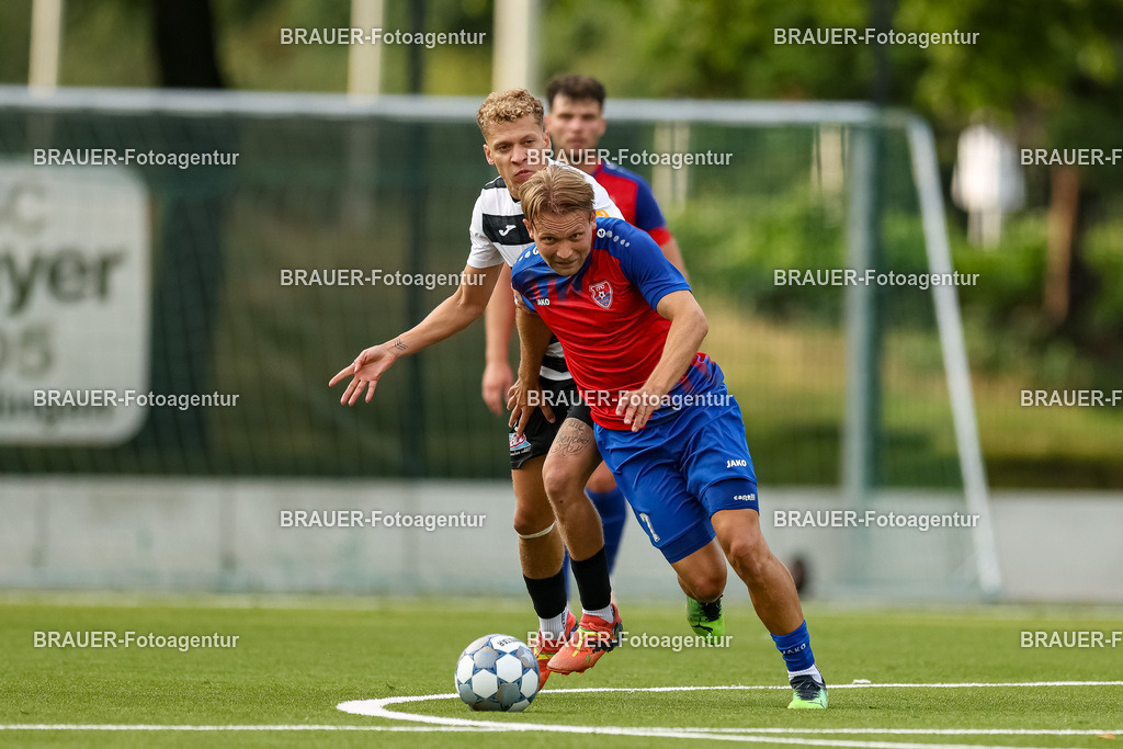 1_KFCWAT_20250723_0475.JPG -  - KFC Uerdingen - SG Wattenscheid 09 - Testspiel | Krefeld, Deutschland, 23.07.25: Alexander Lipinski (KFC Uerdingen) und Nils da Costa Pereira (SG Wattenscheid 09) im Kampf um den Ball waehrend des Testspiel Spiels zwischen KFC Uerdingen - SG Wattenscheid 09 in der Covestro Sportpark am 23. July 2025 in Krefeld, Deutschland. (Foto von Stefan Brauer/Brauer-Fotoagentur)