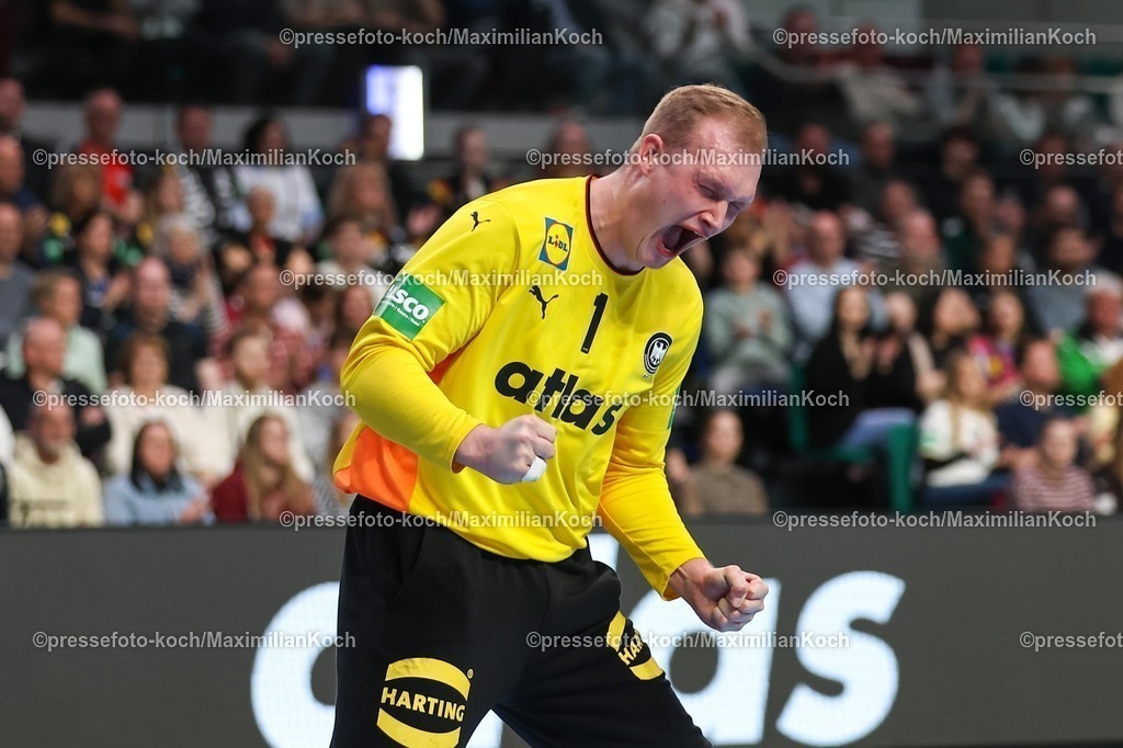 xKWIx22032601036 | 22.03.2026, Handball, Länderspiel Herren, Deutschland - Ägypten, ÖVB-Arena Bremen:  David Späth (Germany #01) jubelt und schreit xKamilxWilkowskixPressefotoKochx